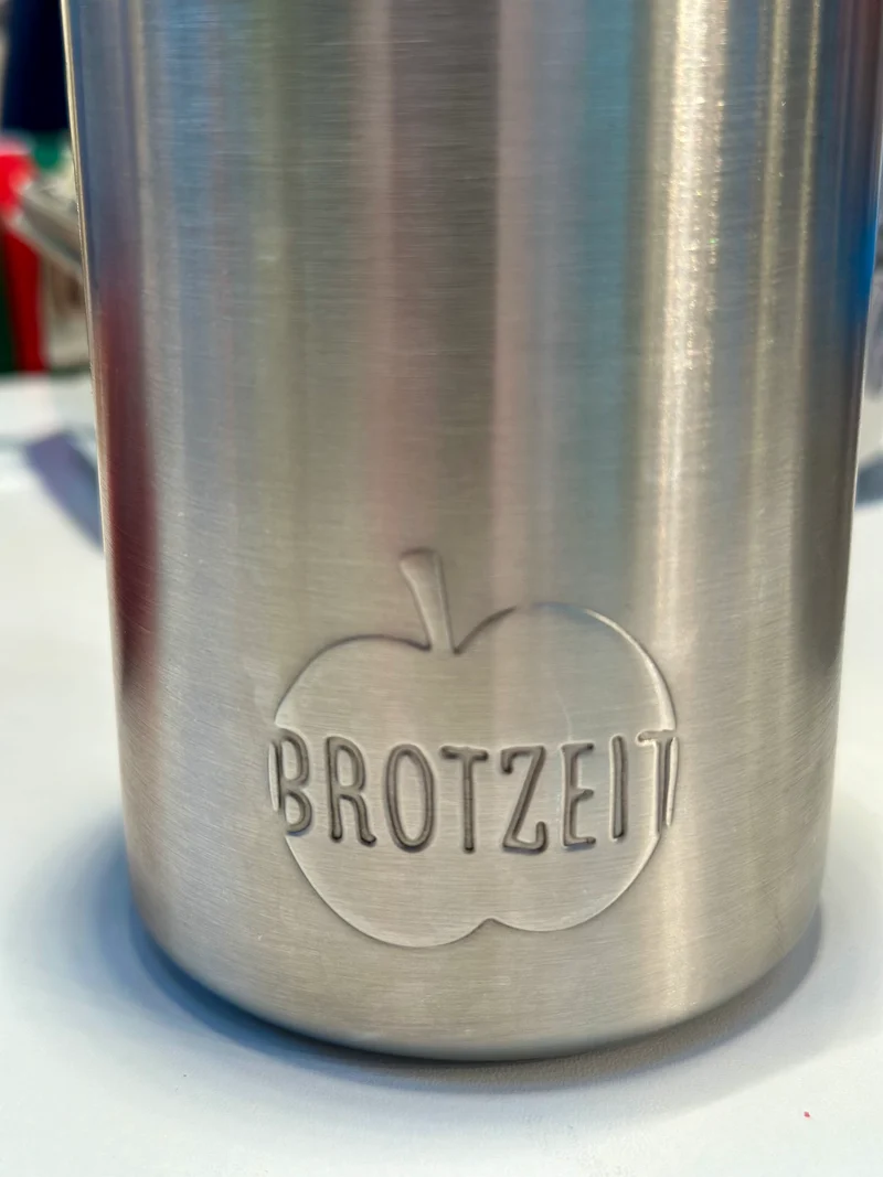 Brotzeit Thermosflasche embossed aus Edelstahl Trinkflasche 750ml