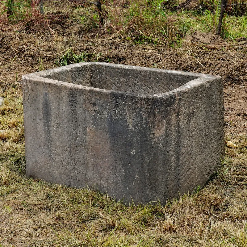 jahrzentealter Sandsteinkübel 75 x 53 x 48