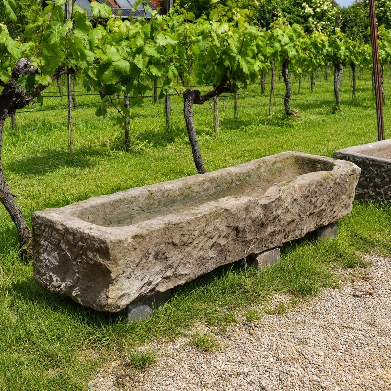 altertümlicher Futtertrog aus Sandstein 152 x 39 x 25
