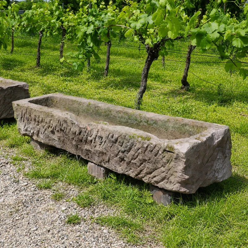 altertümlicher Futtertrog aus Sandstein 152 x 39 x 25