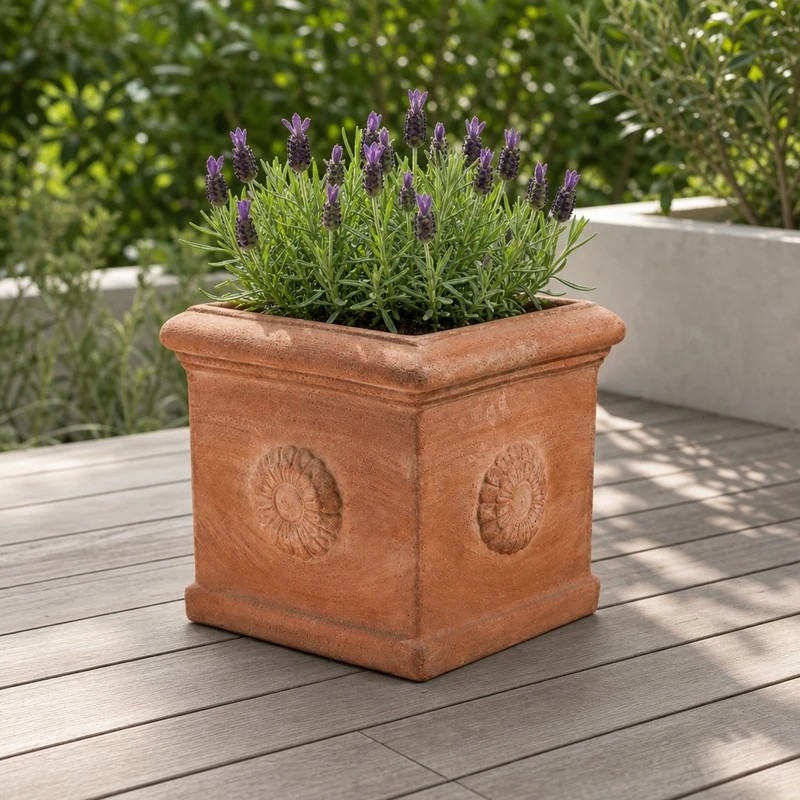 Quadratischer Terracotta-Kübel „Rosone“