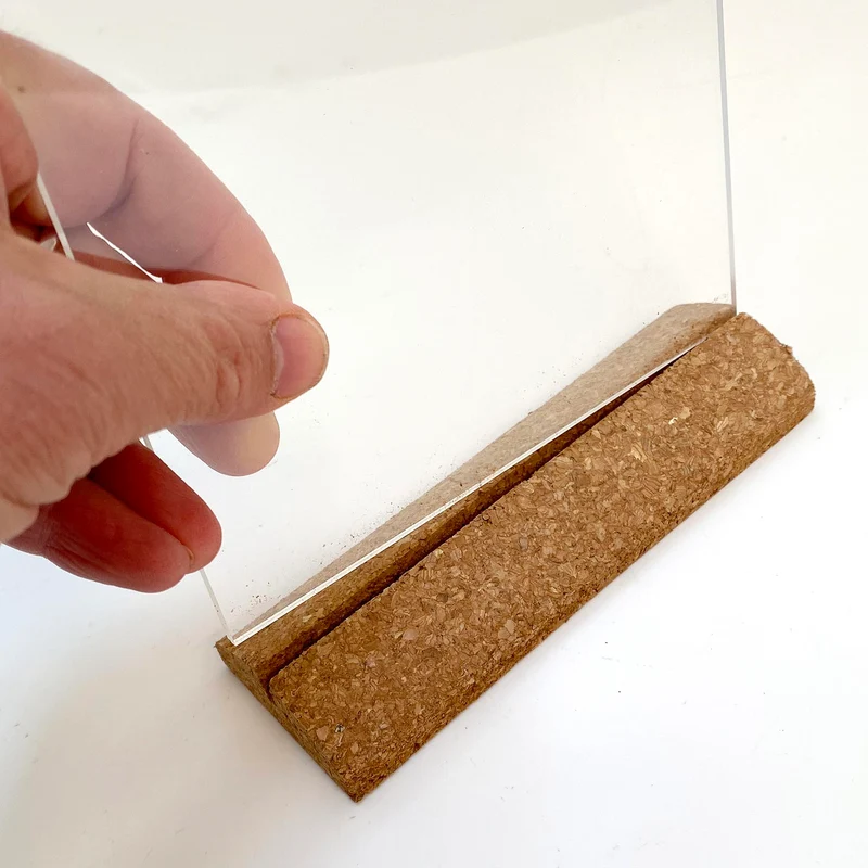 Tischaufsteller aus Kork mit Acrylhalter – A4 oder A5 doppelseitig