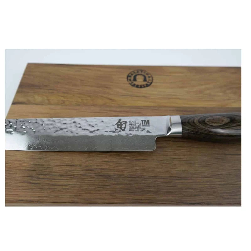 Kai Shun Premier Tim Mälzer TDM-1704 ultrascharfes Japanisches Messer, Schinkenmesser aus Damaststahl+ massives Schneidebrett aus Fassholz 30x18 cm