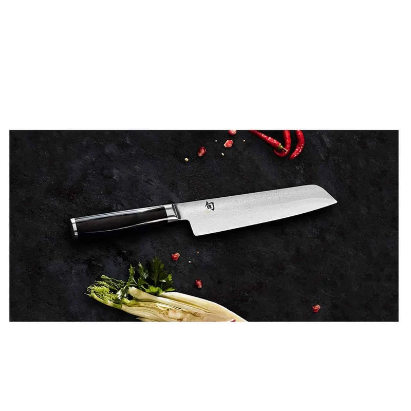 Kai Shun Premier Tim Mälzer Minamo TMM-0701, ultrascharfes Allzweckmesser 15 cm Klinge + Schneidebrett aus altem Fassholz (Eiche) 25x15 cm2