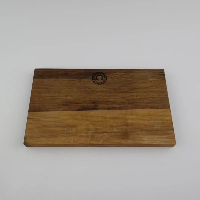 Kai Shun Premier Tim Mälzer Minamo TMM-0701, ultrascharfes Allzweckmesser 15 cm Klinge + Schneidebrett aus altem Fassholz (Eiche) 25x15 cm2
