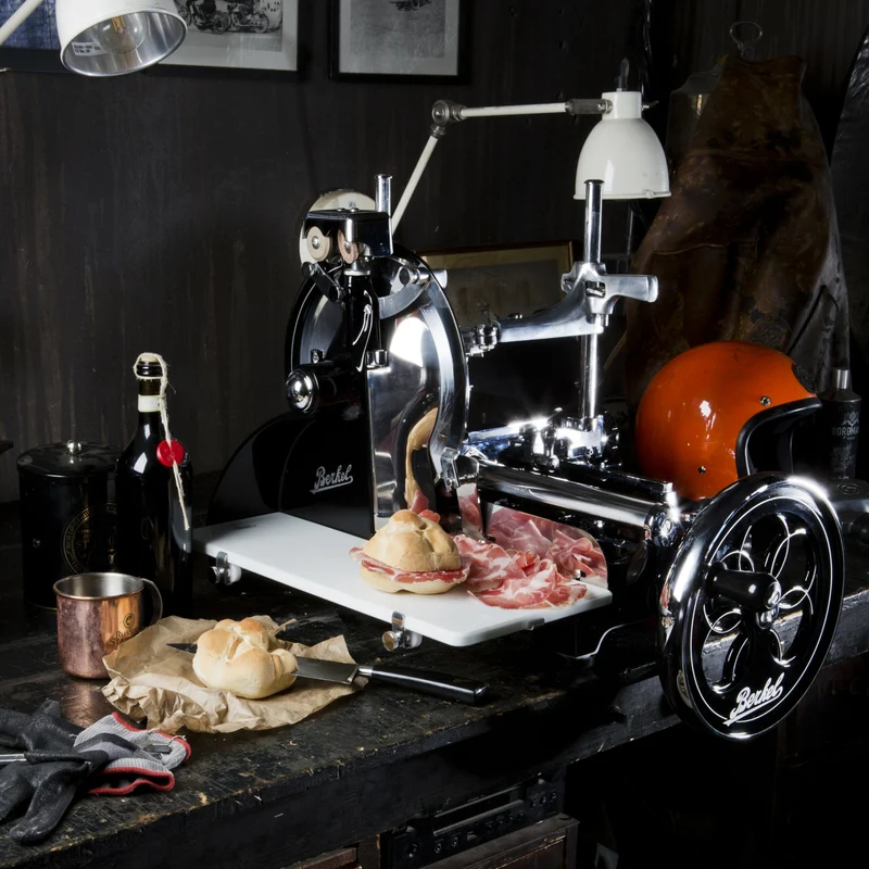 Berkel Volano P15 Schwarz Aufschnittmaschine mit Schwungrad+ Standfuß + Aufschnittbrett