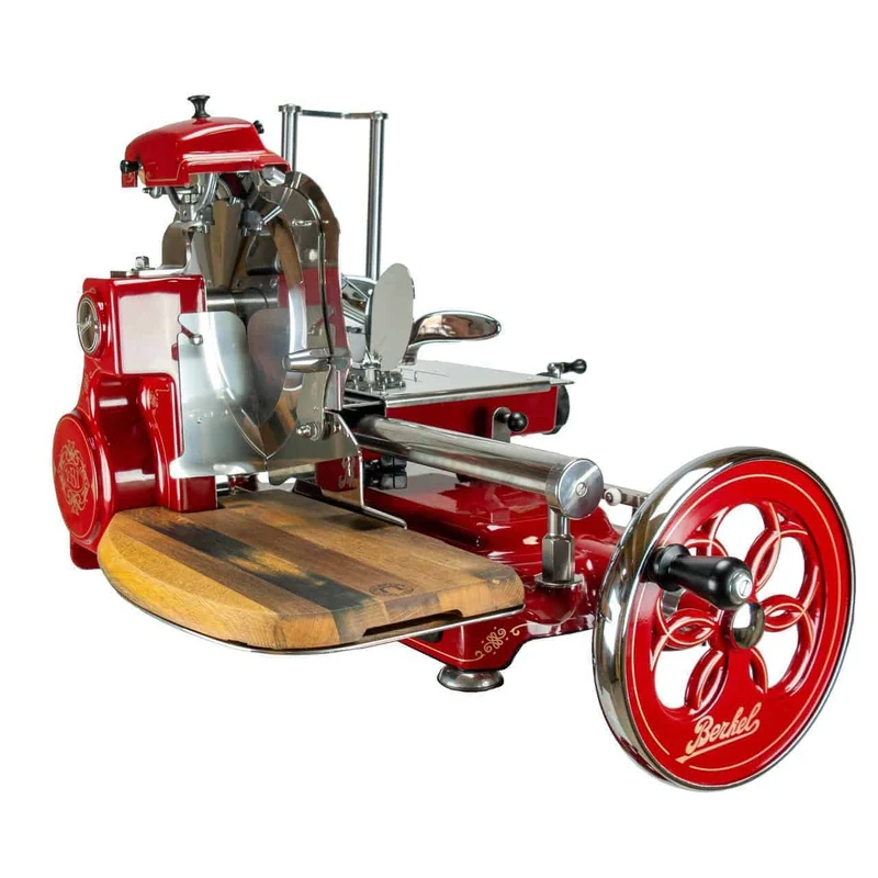Berkel Volano Tribute Rot, Aufschnittmaschine mit Blumenschwungrad + Aufschnittbrett aus Weinfassholz