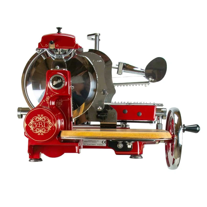 Berkel Volano Tribute Rot, Aufschnittmaschine mit Blumenschwungrad + Aufschnittbrett aus Weinfassholz