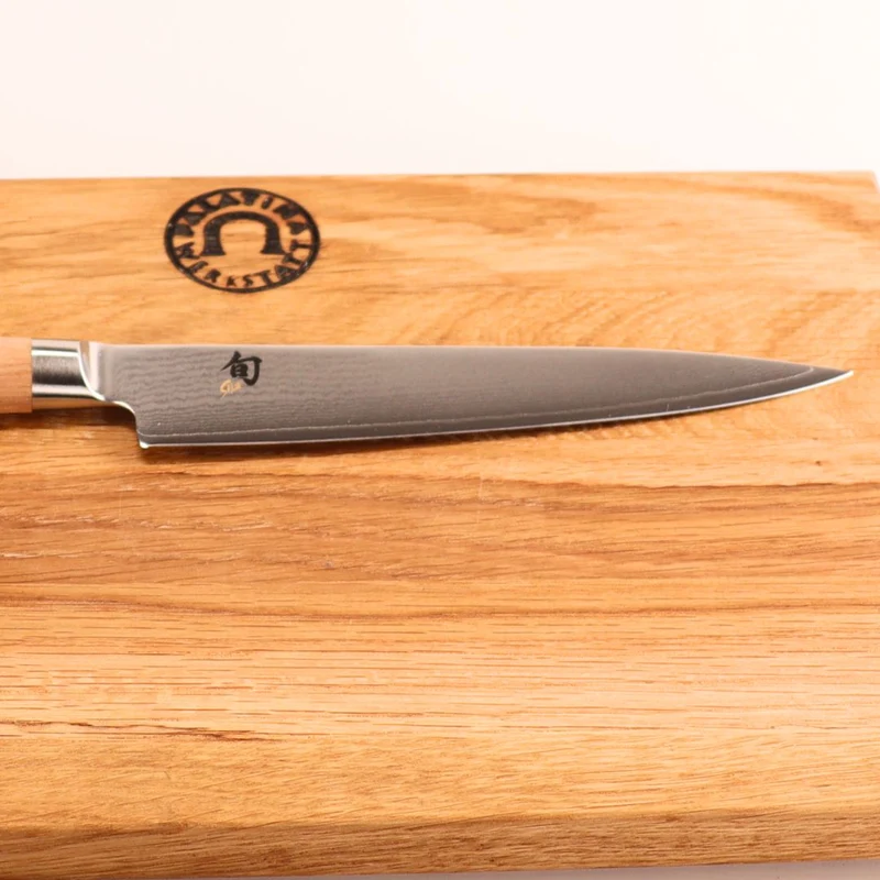 Kai Shun Classic White DM-0701W Allzweckmesser | 15 cm Klinge + Weinfass Küchenbrett 30x20 cm