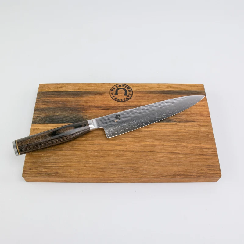 Kai Shun Tim Mälzer Angebotsset Allzweckmesser TDM1701 + handgefertigtes Schneidebrett aus Fassdauben (Eiche) 25x15 cm