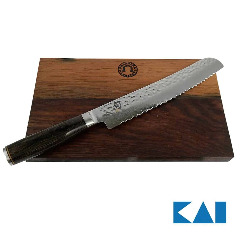 KAI Shun Premier Tim Mälzer Geschenkset TDM-1705, Brotmesser aus Damaststahl + robustes Fassholzbrett 30x18 cm