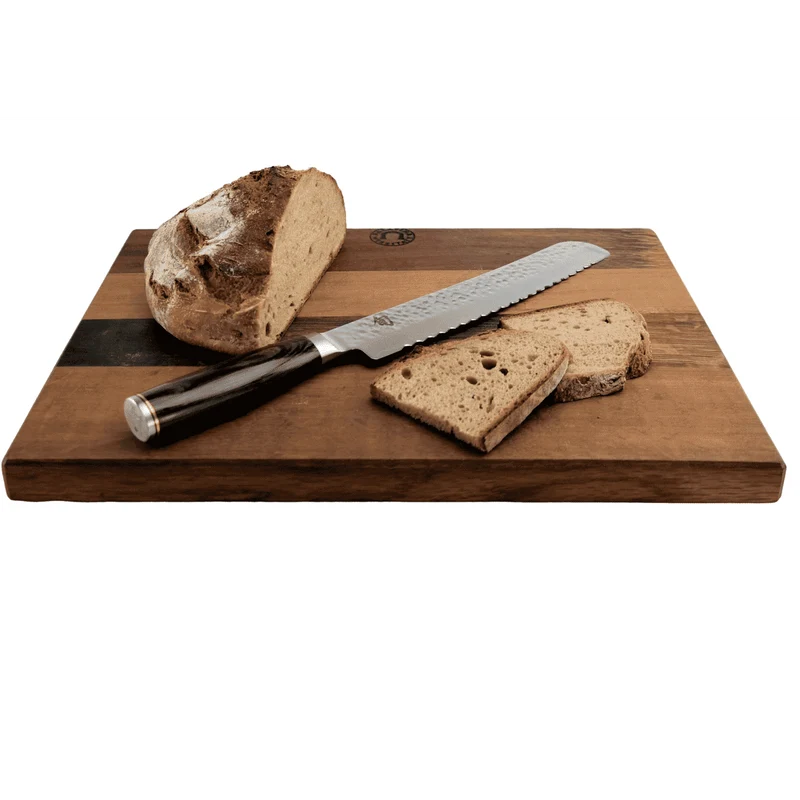 KAI Shun Premier Tim Mälzer Geschenkset TDM-1705, Brotmesser aus Damaststahl + robustes Fassholzbrett 30x18 cm