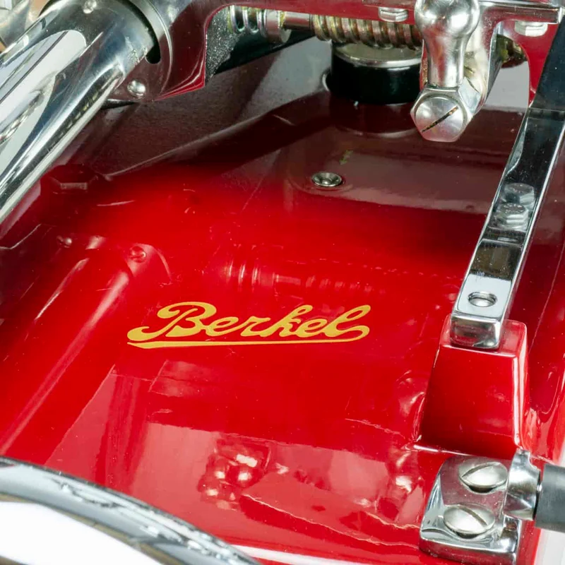Berkel Volano P15 Rot, Aufschnittmaschine mit Schwungrad + Einlegebrett