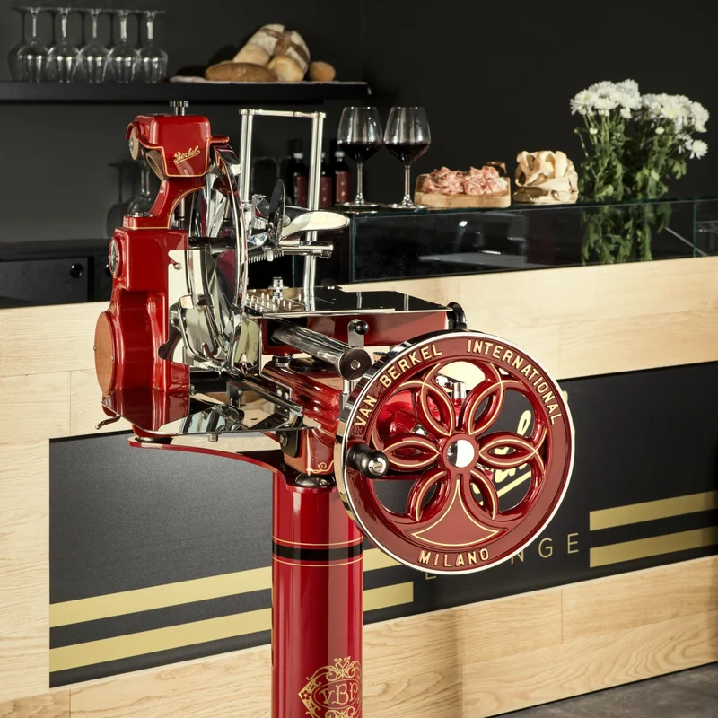 Berkel Volano B114 Rot manuelle Schwungradmaschine inkl. Standfuß + Fassholzbrett