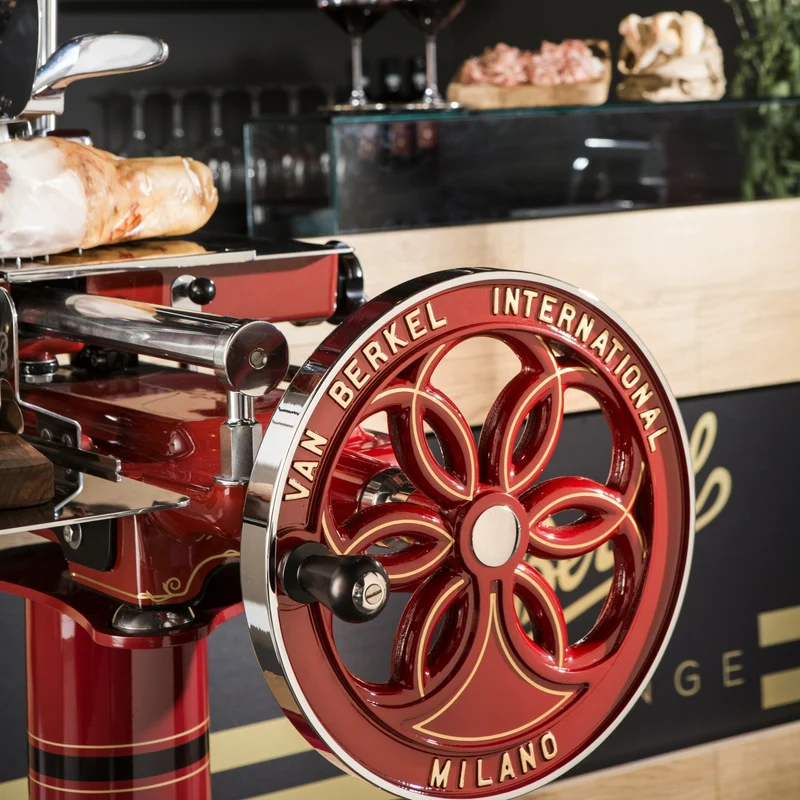 Berkel Volano B114 Rot manuelle Schwungradmaschine inkl. Standfuß + Fassholzbrett