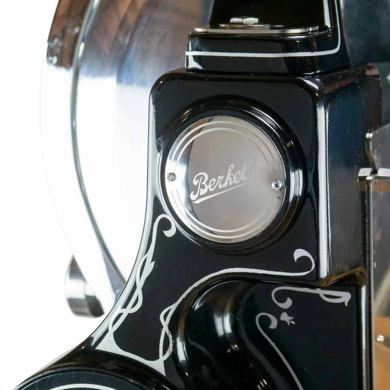 Berkel Volano B114 Schwarz | manuelle Schwungradmaschine mit Fassholzbrett