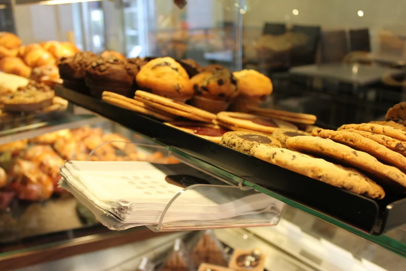 Papiertütenhalter Acryl – Fettpapierhalter für Bäckerei, Imbiss & Snacktheke