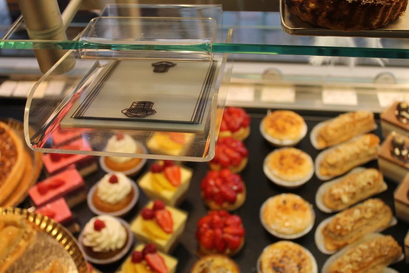 Papiertütenhalter Acryl – Fettpapierhalter für Bäckerei, Imbiss & Snacktheke