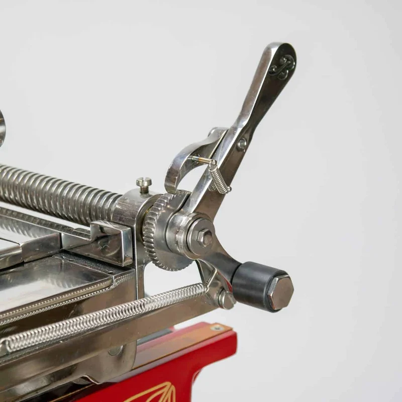 Berkel Volano L16 nostalgische Schwungrad Aufschnittmaschine Rot + handgefertigtem Einlegebrett