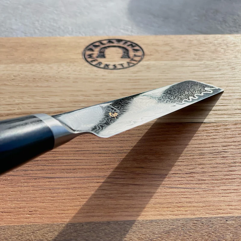 Kai Shun Premier Minamo TMM-0700 | Officemesser 9 cm Damaststahl + Küchenbrett Eiche 30x22 cm