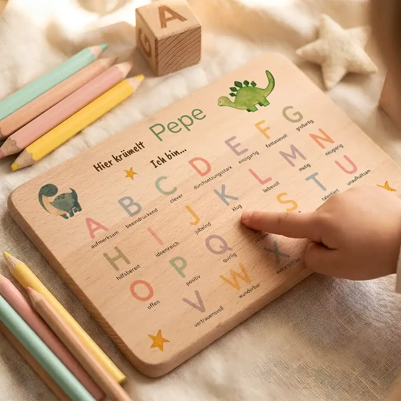 ABC Brettchen Kinder personalisiert – Dinosaurier pastell