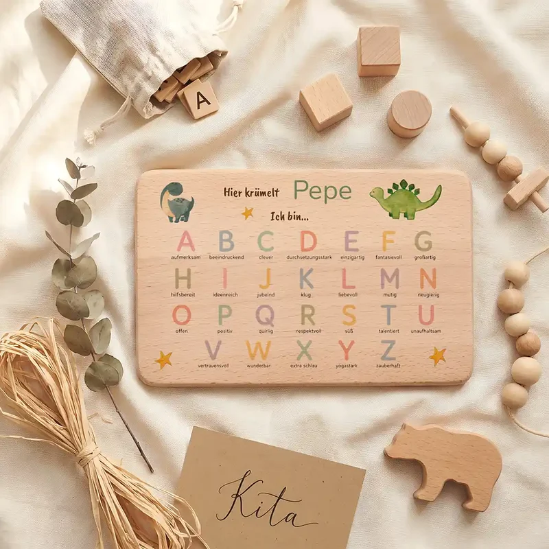 ABC Brettchen Kinder personalisiert – Dinosaurier pastell