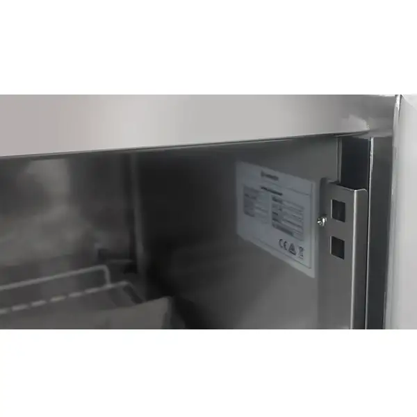 Kühltisch mit 4 Türen und Räder - 2230x700x850 mm
