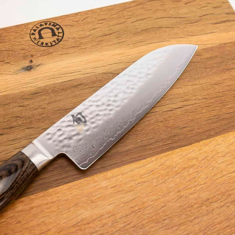 Kai Shun Tim Mälzer TDM-1702 | Santoku Messer 18 cm aus Damaststahl + Küchenarbeitsbrett 40x30 cm