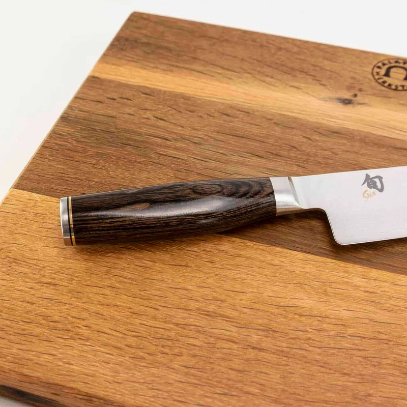 Kai Shun Tim Mälzer TDM-1702 | Santoku Messer 18 cm aus Damaststahl + Küchenarbeitsbrett 40x30 cm