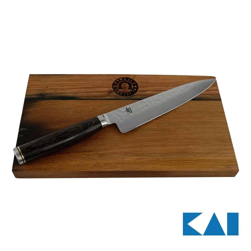 KAI Shun Premier Tim Mälzer TDM-1722 Allzweckmesser, Tomatenmesser mit Wellenschliff, 16,5 cm Klinge + Fassholz Schneidebrett 25x15 cm