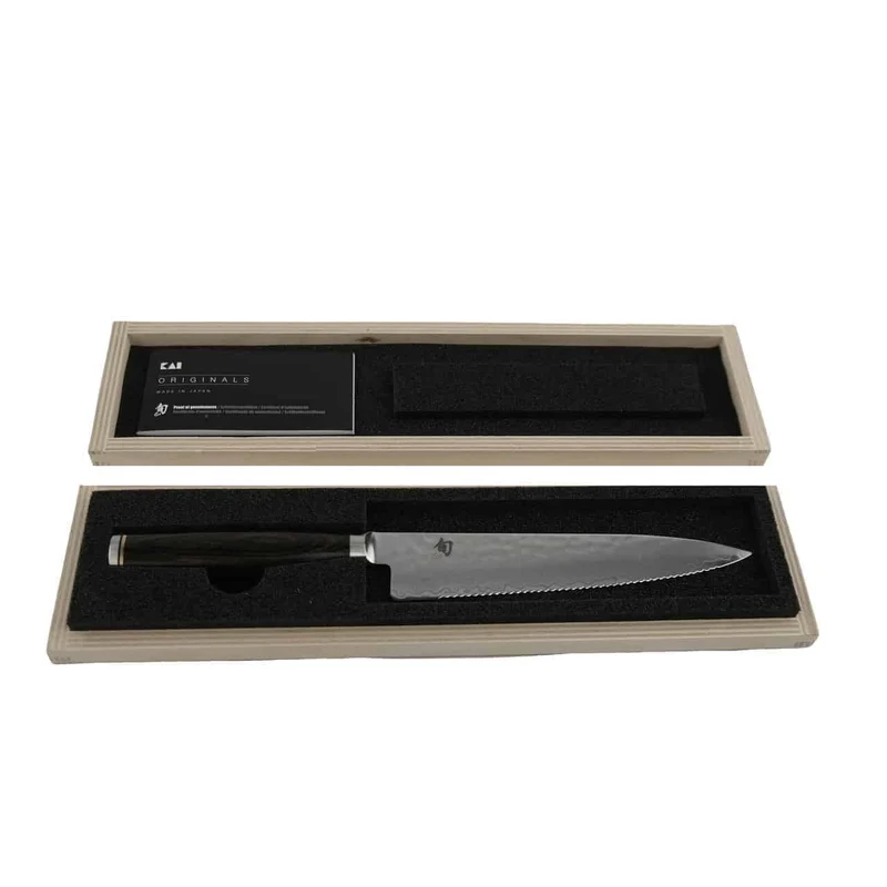 KAI Shun Premier Tim Mälzer TDM-1722 Allzweckmesser, Tomatenmesser mit Wellenschliff, 16,5 cm Klinge + Fassholz Schneidebrett 25x15 cm