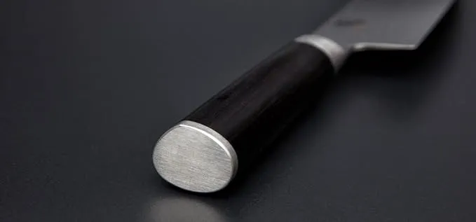Kai Shun DM-0705 Brotmesser Klinge 23,0 cm + Eichenholzbrett, 30x22 cm