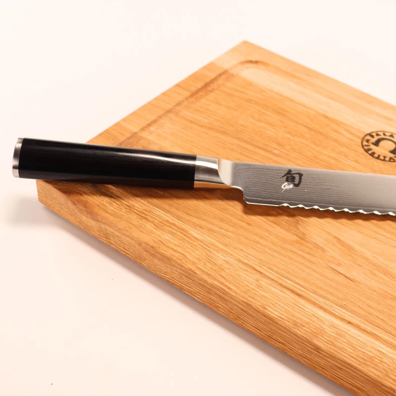Kai Shun DM-0705 Brotmesser Klinge 23,0 cm + Eichenholzbrett, 30x22 cm