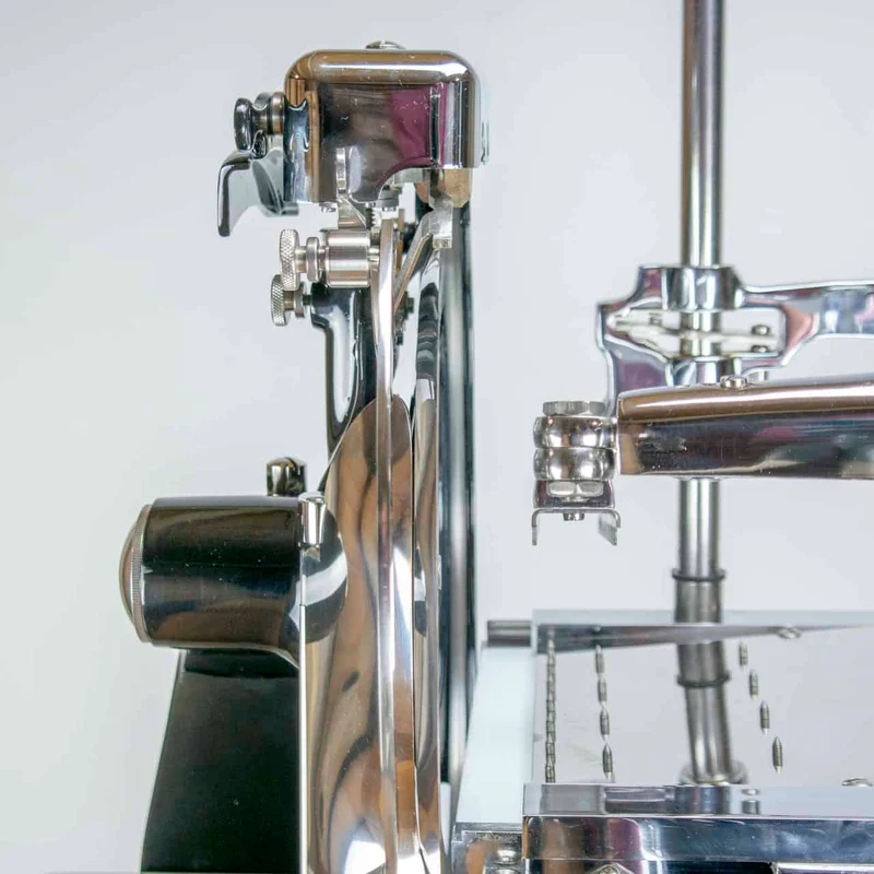 Berkel Volano P15 schwarz, manuelle Aufschnittmaschine mit Schwungrad+ Aufschnittbrett