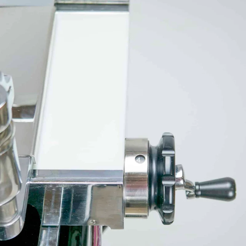 Berkel Volano P15 schwarz, manuelle Aufschnittmaschine mit Schwungrad+ Aufschnittbrett