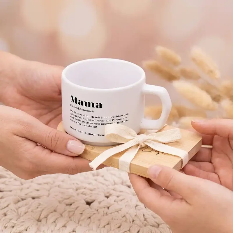 Muttertagsgeschenk Keramikbecher mit Untersetzer – Mama Definition