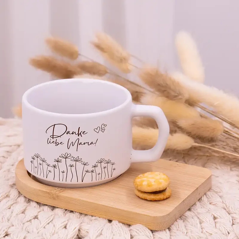 Muttertagsgeschenk Keramikbecher mit Untersetzer – Danke liebe Mama Blumenwiese