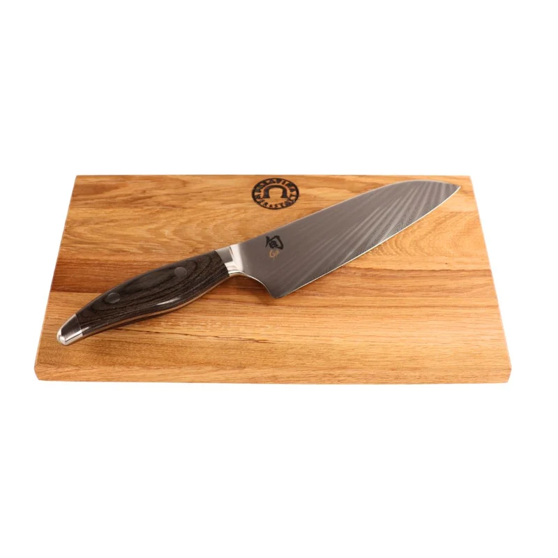 KAI Shun Nagare NDC-0702 | handgeschmiedetes Santoku-Messer 18 cm Klinge + Schneidebrett Eiche, 30x20 cm