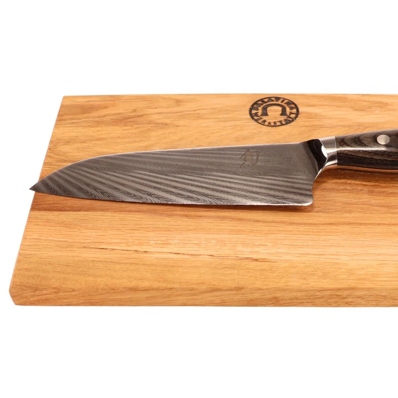 KAI Shun Nagare NDC-0702 | handgeschmiedetes Santoku-Messer 18 cm Klinge + Schneidebrett Eiche, 30x20 cm