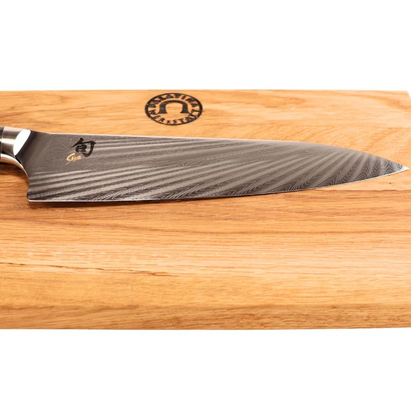 Kai Shun Nagare NDC-0706 | Kochmesser 72 Lagen Damast, 20 cm Klingenlänge + basaltgraues Schneidebrett aus Eiche, 30x20 cm