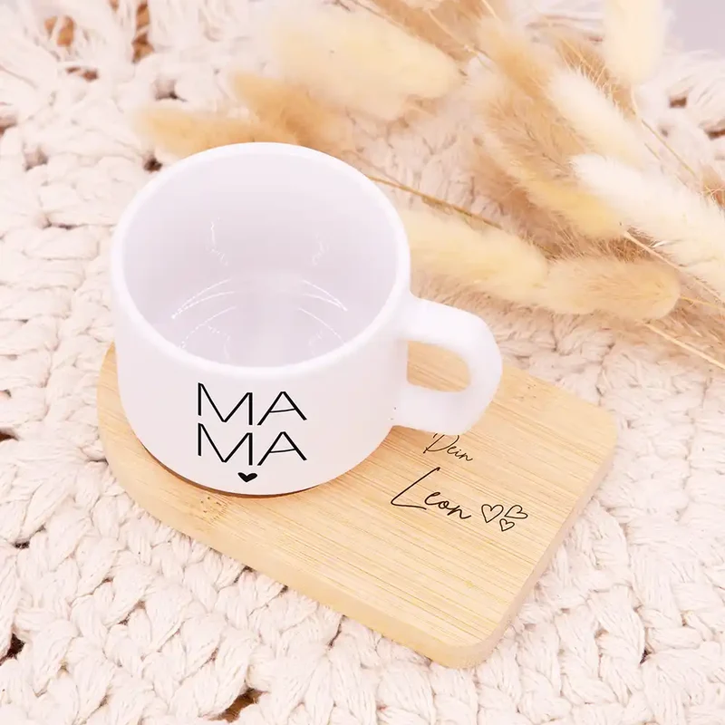 Muttertagsgeschenk Keramikbecher mit Untersetzer – MAMA Großbuchstaben