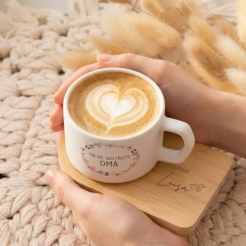 Muttertagsgeschenk Keramikbecher mit Untersetzer – Blumenkranz Weltbeste Oma