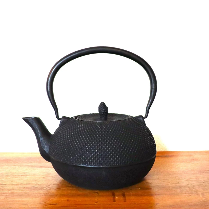 handgefertigte, chinesische Teekanne/Gusskanne , sehr hochwertig verarbeitet, schwarz, 1,8 Liter
