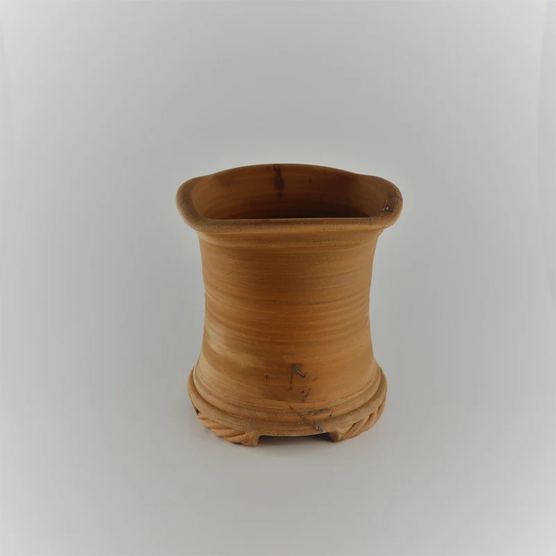 handgefertigtes Pflanzgefäß aus Terracotta, Quadratisch