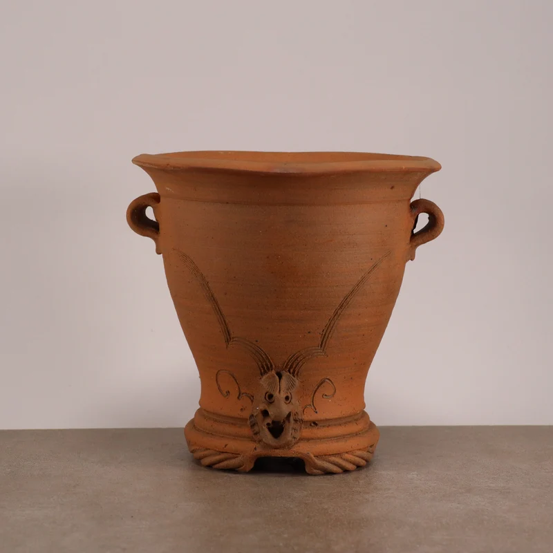 hoher terracotta Pflanzkübel