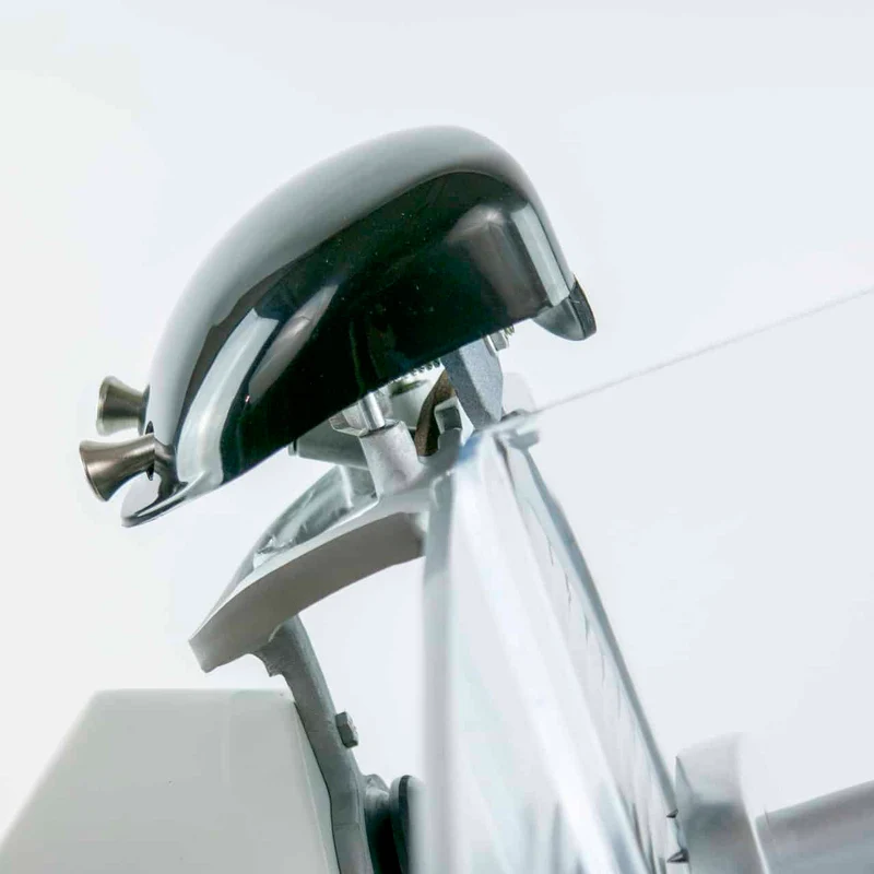 Berkel Red Line 250 Weiss, Original Profi-Aufschnittmaschine, Messerdurchmesser 25 cm + Einlegebrett aus Eichenholz