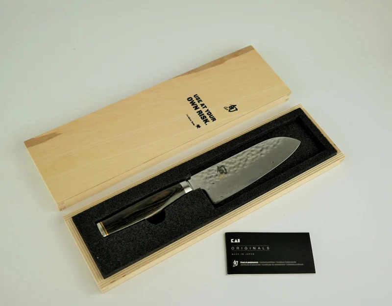 Kai Shun Premier Tim Mälzer TDM-1727 kleines Santoku 14 cm Klinge + Schneidebrett 30x20 cm