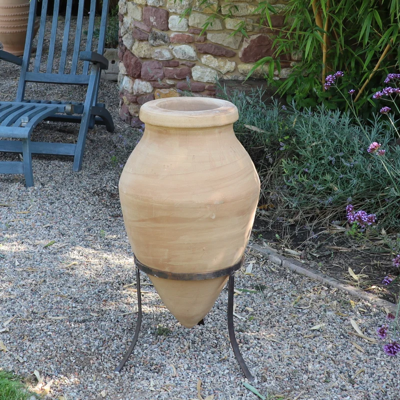 handgefertigte Terracotta Spitzamphore "Vitex 2" mit Metallständer 60 cm
