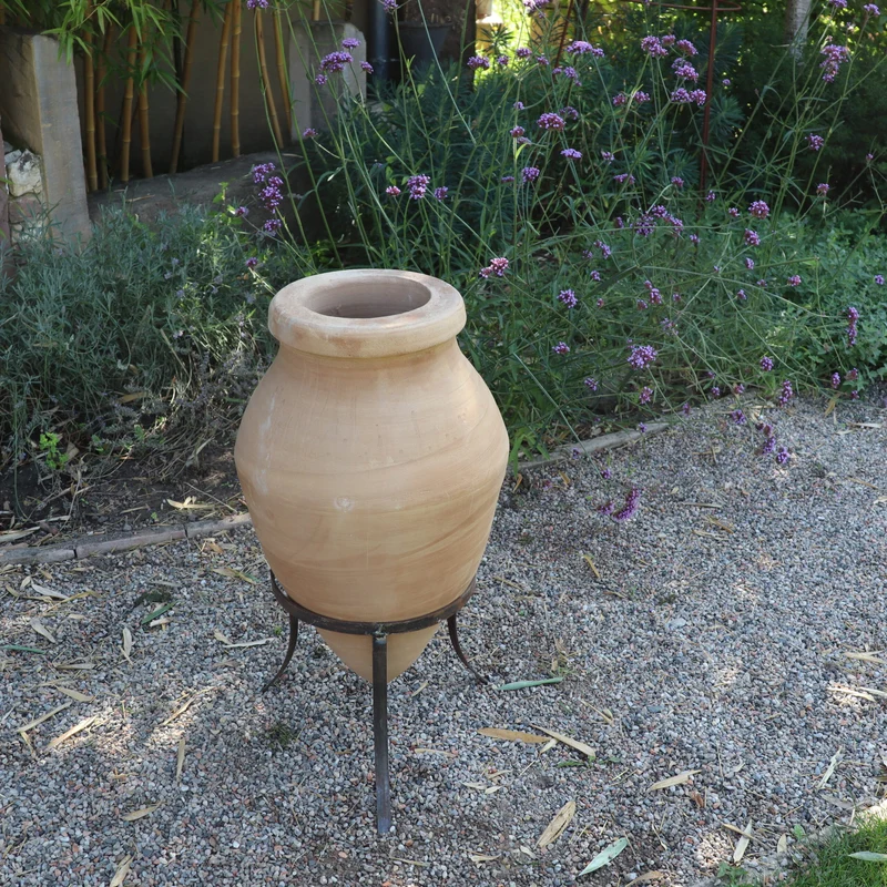 handgefertigte Terracotta Spitzamphore "Vitex 2" mit Metallständer 60 cm