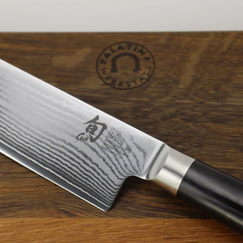 Kai Shun Classic DM-0706 Kochmesser 20 cm Klinge + XXL Schneidebrett aus Fassholz 40x30 cm